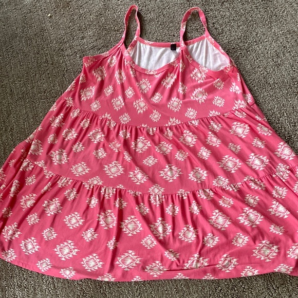 Aztec flowy cami that runs big - Picture 1 of 1